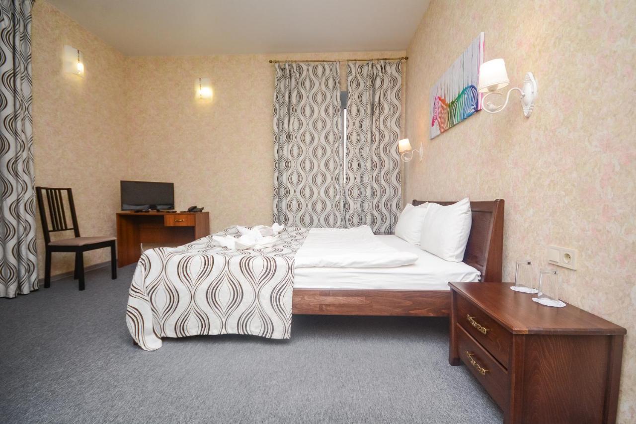 Три Сімки Otel Vışhorod Dış mekan fotoğraf