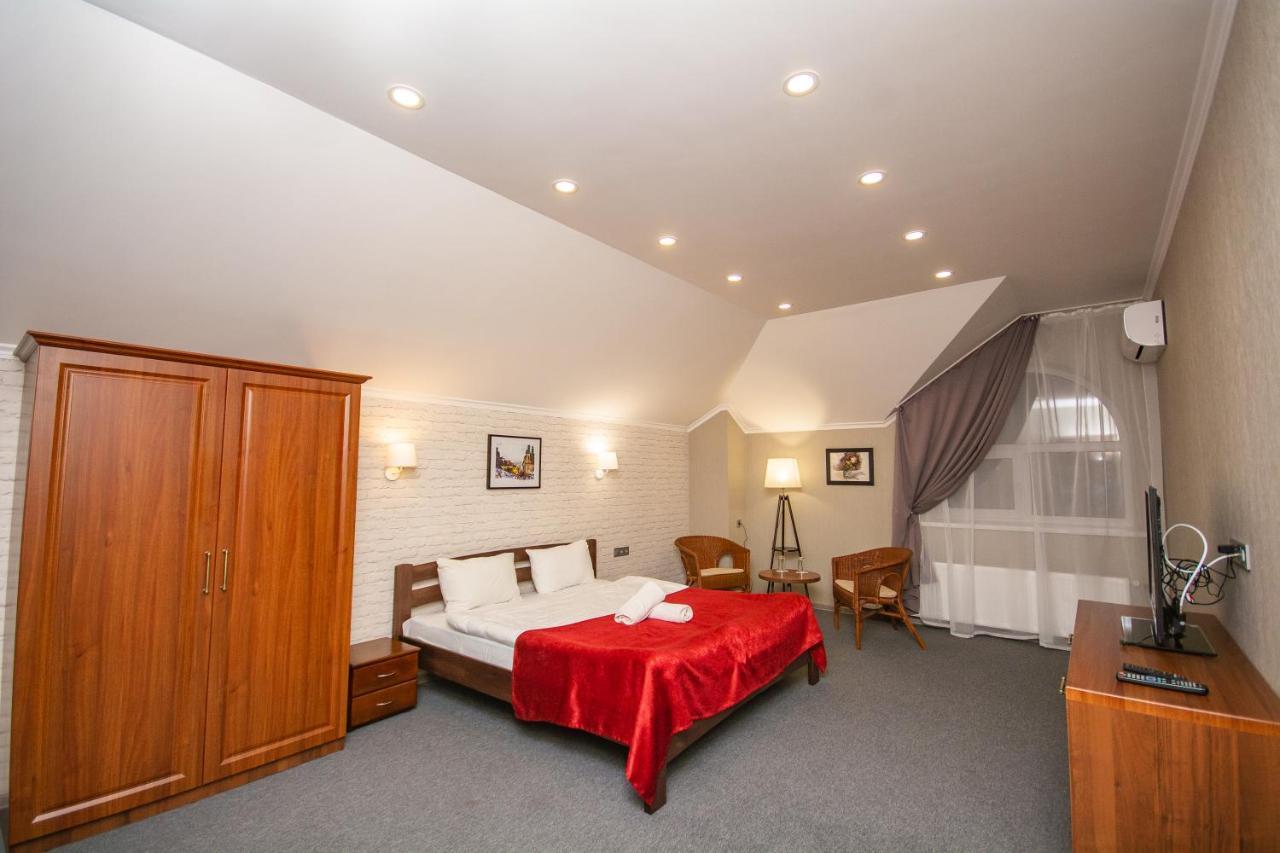 Три Сімки Otel Vışhorod Dış mekan fotoğraf