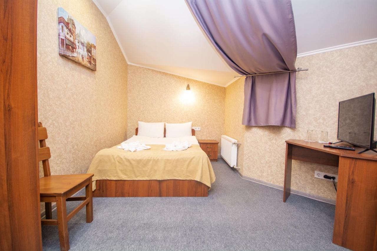 Три Сімки Otel Vışhorod Dış mekan fotoğraf