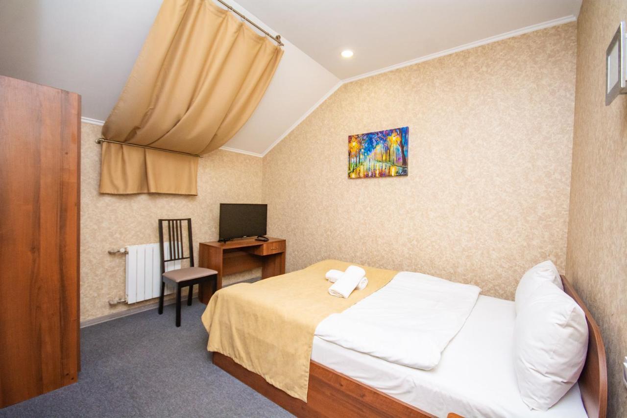 Три Сімки Otel Vışhorod Dış mekan fotoğraf