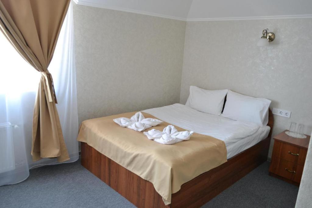 Три Сімки Otel Vışhorod Dış mekan fotoğraf