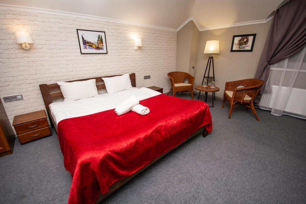 Три Сімки Otel Vışhorod Dış mekan fotoğraf