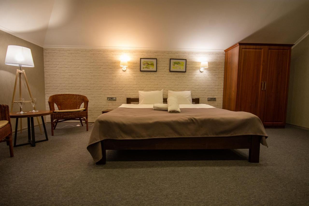 Три Сімки Otel Vışhorod Dış mekan fotoğraf