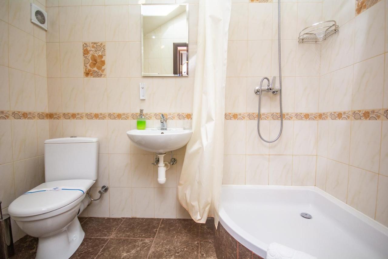 Три Сімки Otel Vışhorod Dış mekan fotoğraf