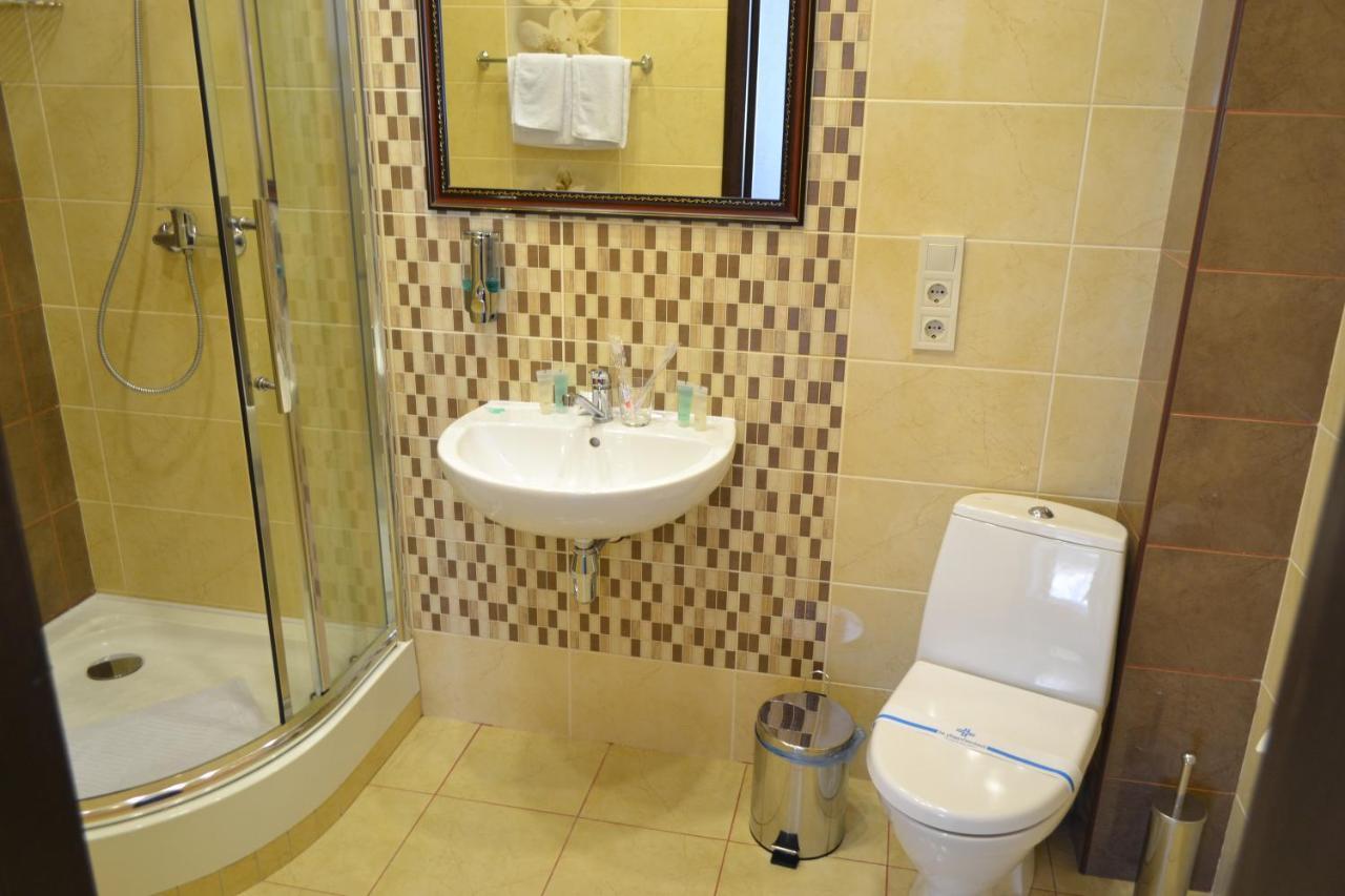 Три Сімки Otel Vışhorod Dış mekan fotoğraf