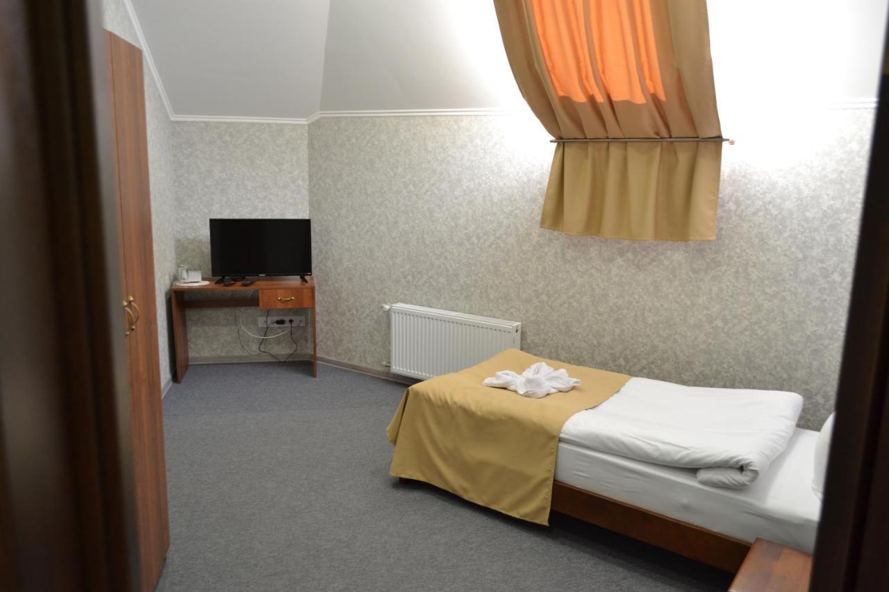 Три Сімки Otel Vışhorod Dış mekan fotoğraf