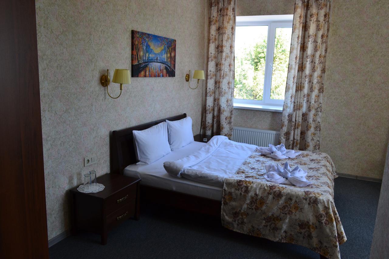 Три Сімки Otel Vışhorod Dış mekan fotoğraf