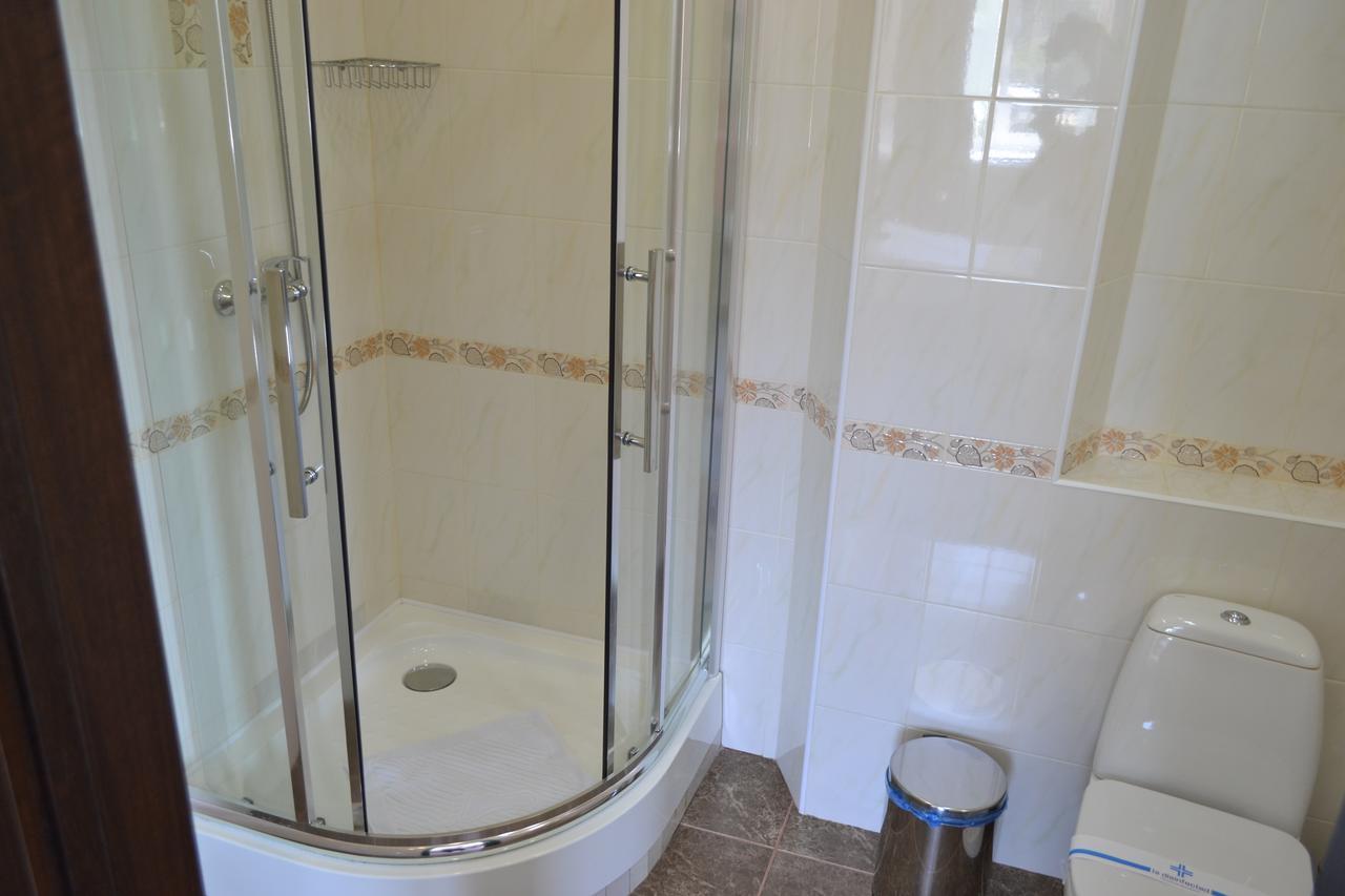 Три Сімки Otel Vışhorod Dış mekan fotoğraf