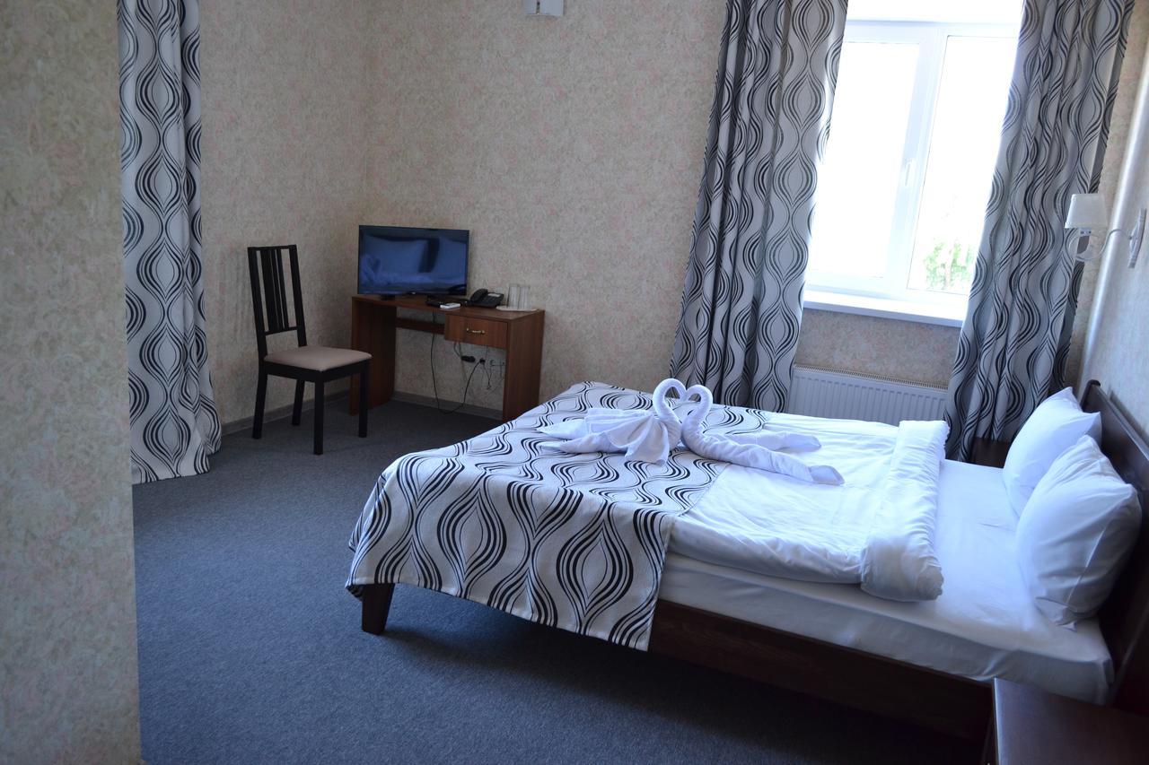 Три Сімки Otel Vışhorod Dış mekan fotoğraf