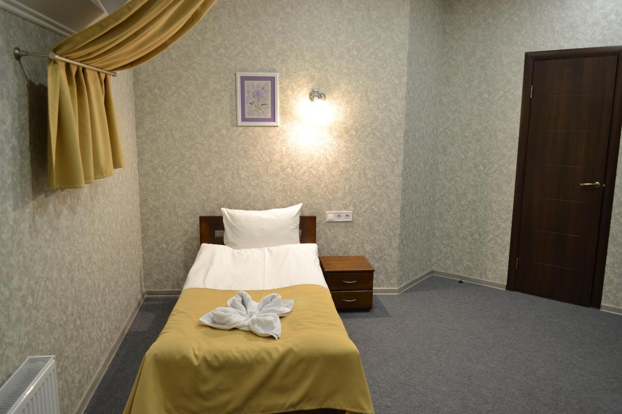 Три Сімки Otel Vışhorod Dış mekan fotoğraf
