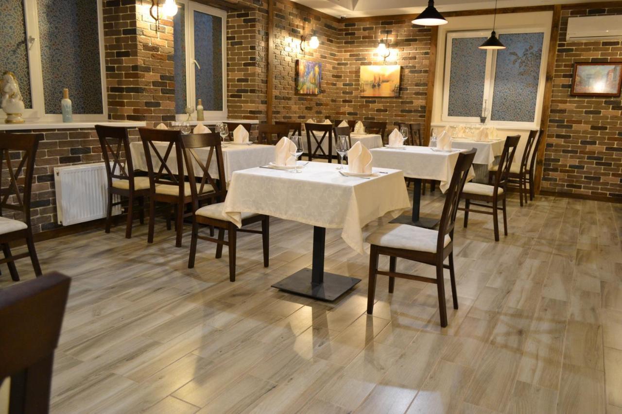 Три Сімки Otel Vışhorod Dış mekan fotoğraf