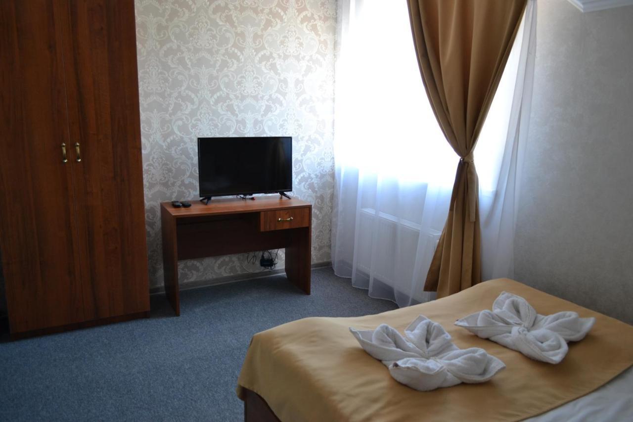 Три Сімки Otel Vışhorod Dış mekan fotoğraf